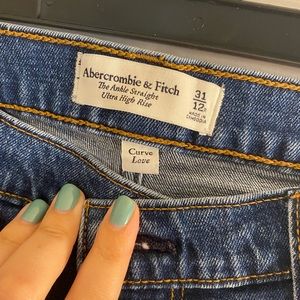 Abercrombie Curve Love Ankle Straight Hugh Rise Jeans - Ripped - size 31